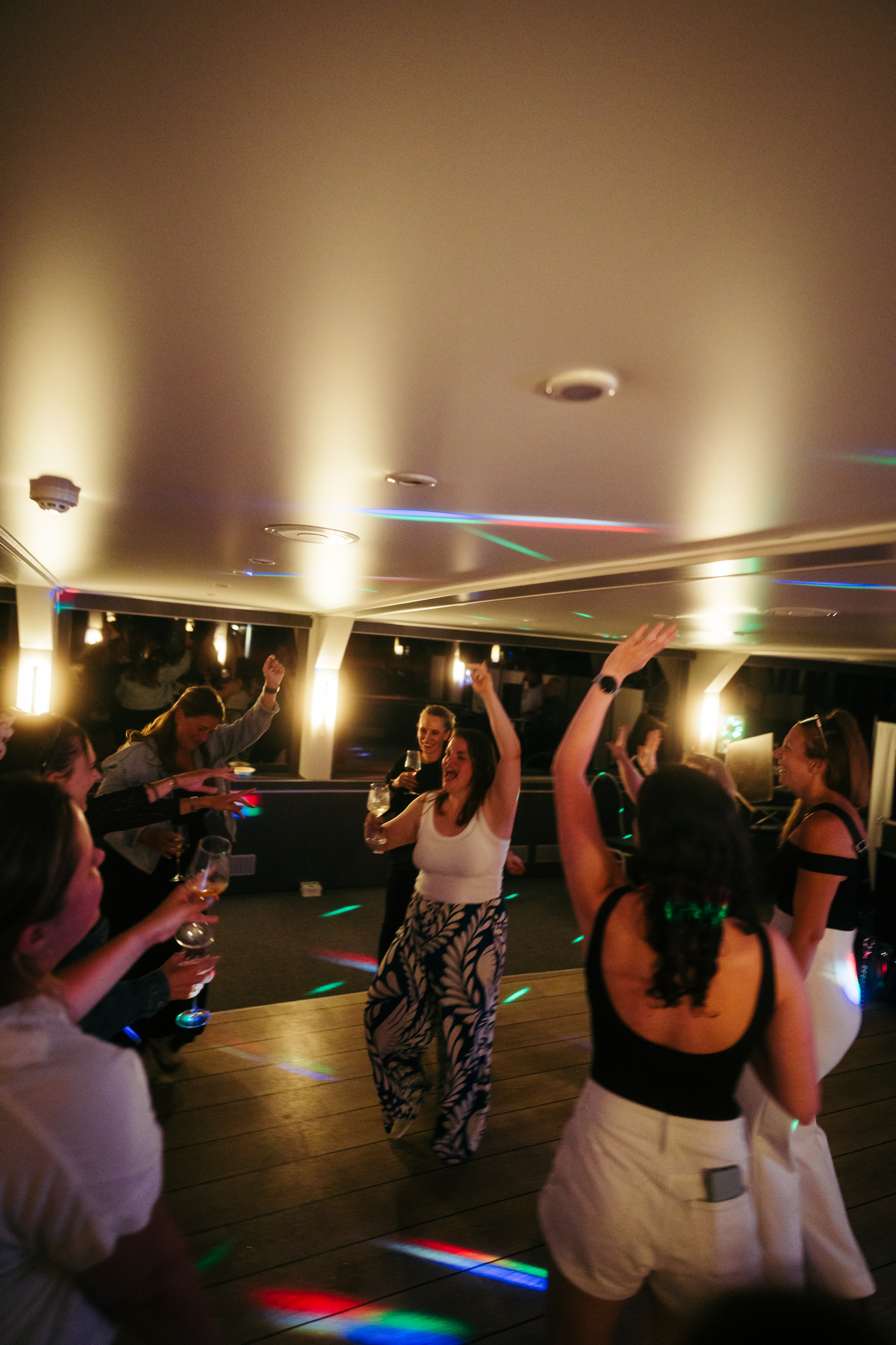 Komm näher! Waves & Wine - EARLY BIRD TICKET